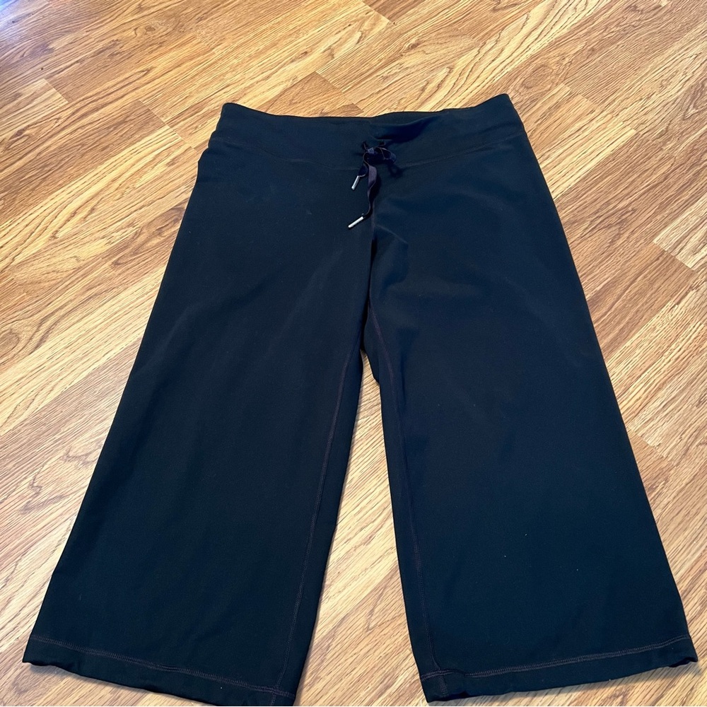Under Armour Women's Black Capris